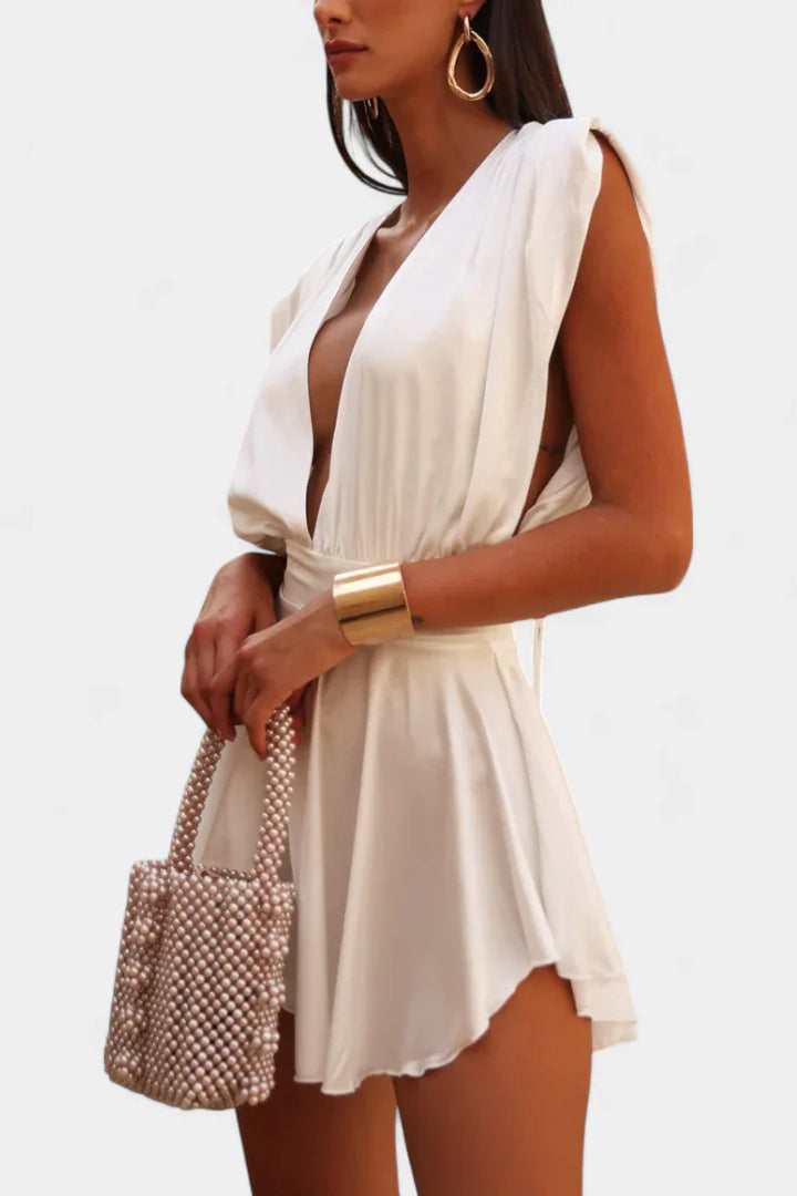 Rosalba Mono Corto con Escote Profundo y Cintura Definida