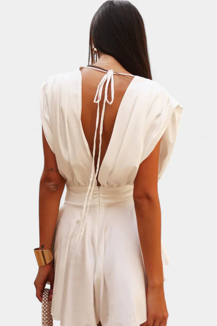 Rosalba Mono Corto con Escote Profundo y Cintura Definida